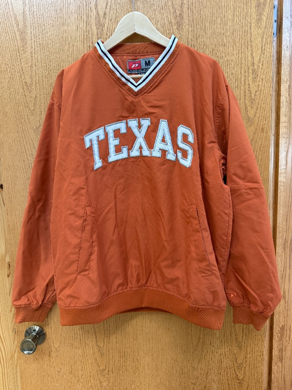 NWOT UT Pullover Windbreaker, size medium